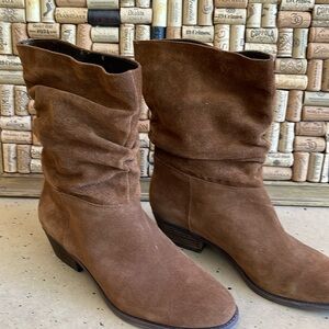 Suede , short boots.